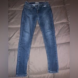 Mid Rise Levi Skinny Jeans
